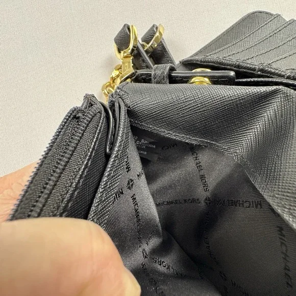 Michael Kors Jet Set Saffiano Leather Smartphone Crossbody Black Gold Timeless - Picture 8 of 10